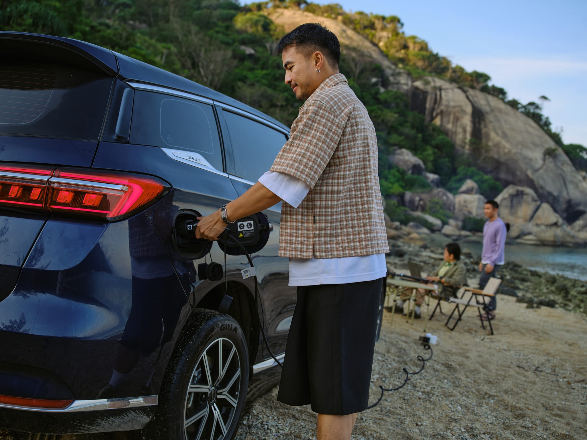 BYD M6